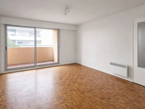 Appartement 2 pièce(s) 48 m2 avec stationnement et cave