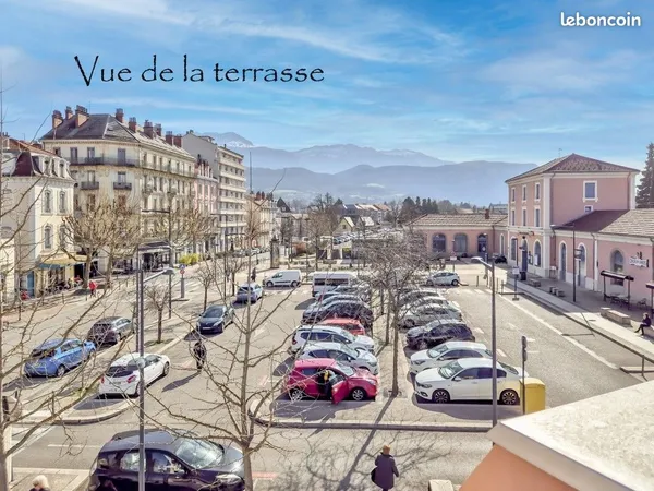 Bureaux lumineux à louer - Voiron gare - 13 m2 + accès salle d'attente, salle de réunion et cuisine