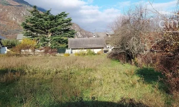 Terrain plat à bâtir 738 m²