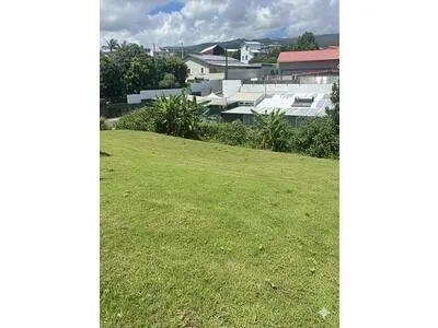 À Sainte-Suzanne, terrain à bâtir de 480m2 à acheter