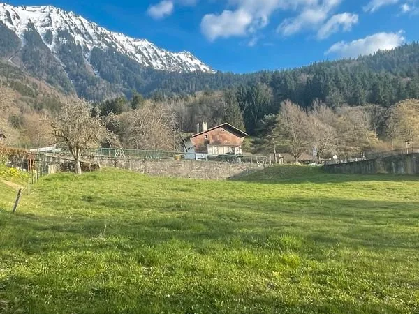 Terrain constructuctible 1700 m2