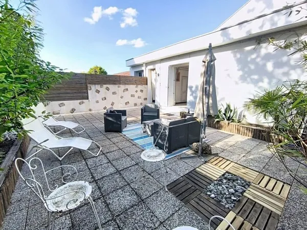 Superbe T5 dernier étage avec terrasse en plein CV