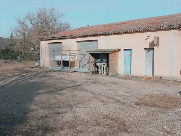A louer, local industriel dans la Zone les Haies à Morance