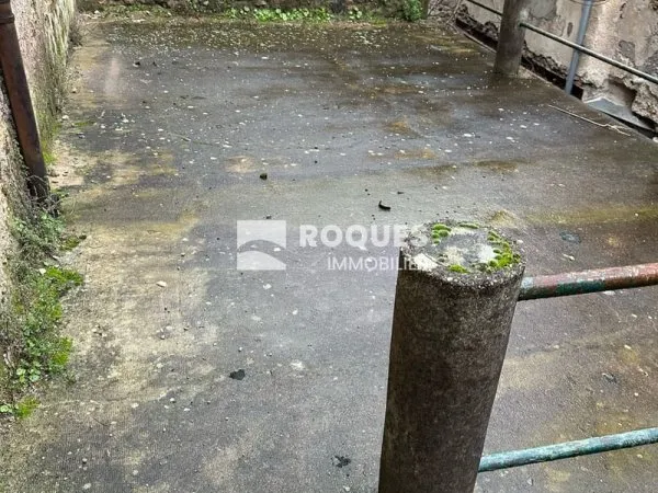 Lodève centre, Immeuble rez-de-chaussée + 3 étages, 90 m2 +