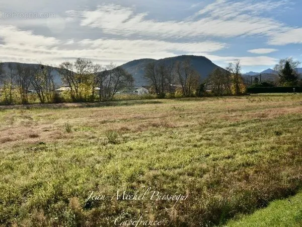 à LABARTHE RIVIERE (31), Terrain à vendre de 1850m2 avec vue sur les Pyrénées