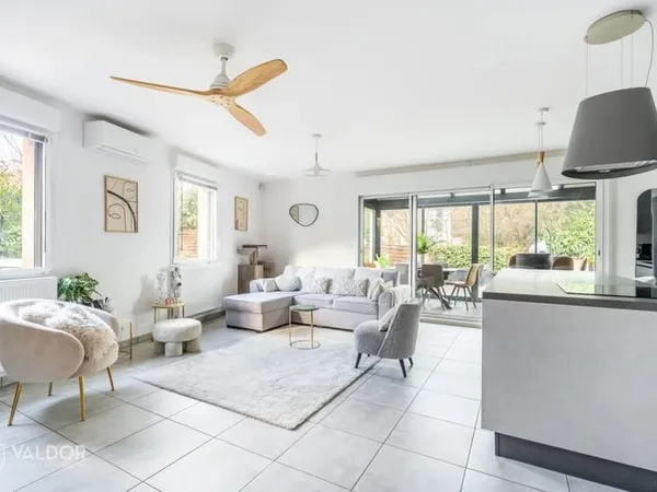 Maison contemporaine 123m2 - T5 - 4 chambres - jardin 202m2
