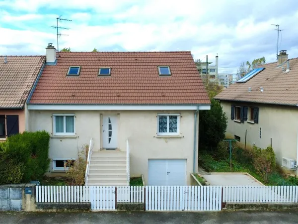 Maison spacieuse et conviviale avec véranda