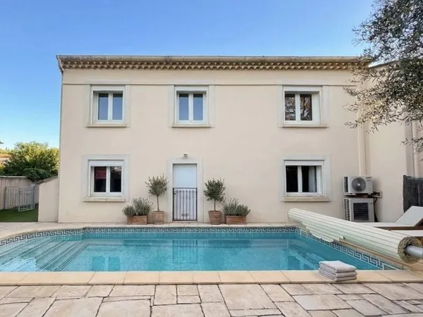 Maison Familiale Spacieuse avec Piscine