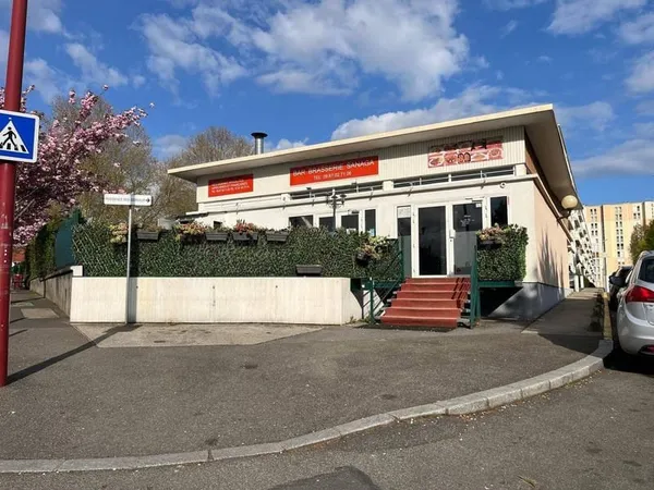 Local commercial 194 m²