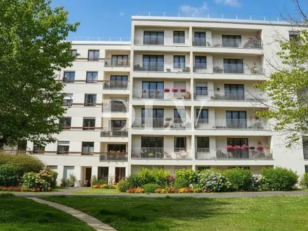 AVON GARE - STUDIO DE 31 M² AVEC BALCON- PLACE DE PARKING ET C