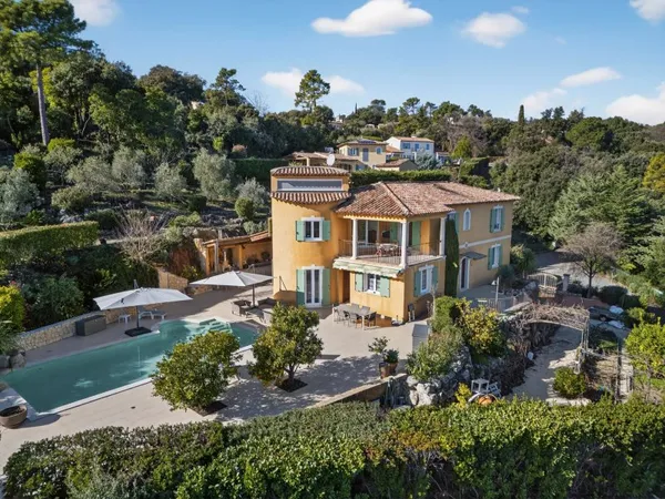 Villa contemporaine au charme provençal à Montauroux.
