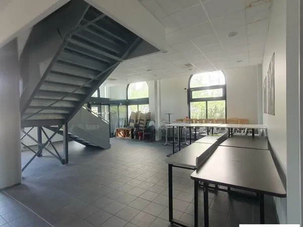 Local commercial 805 m²