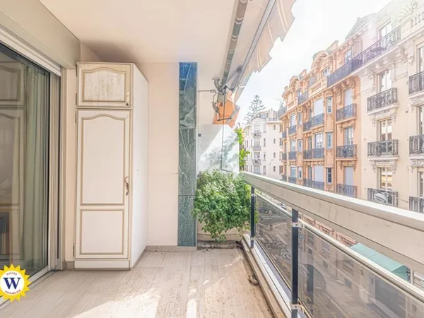 3 pièces en étage élevé avec terrasse et fort potentiel