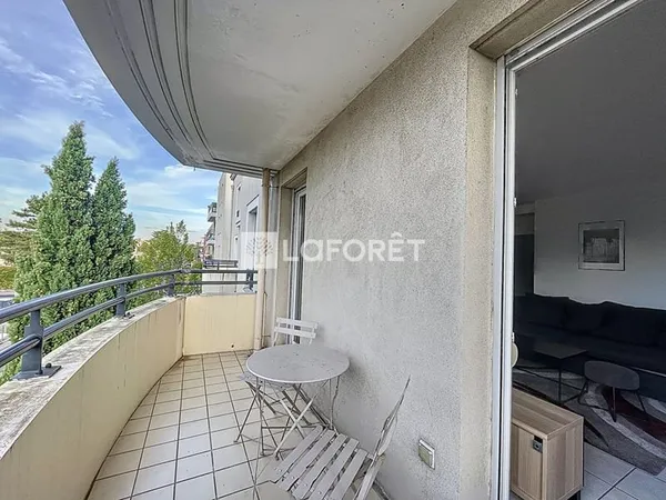 T2 lumineux avec balcon dans résidence de standing ? Libre d'occupation, garage en sus