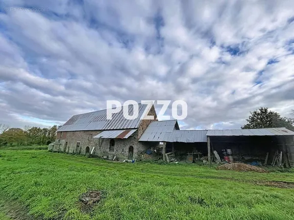 Bâtiment à restaurer à SOULEUVRE EN BOCAGE (14350) 200 m2