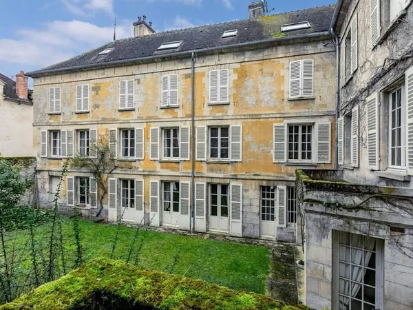 Maison 7 pièces 300 m²