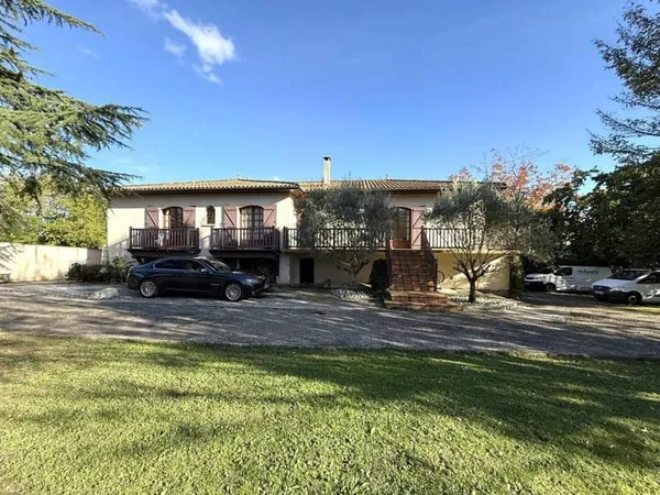 Belle et grande maison familiale avec vue