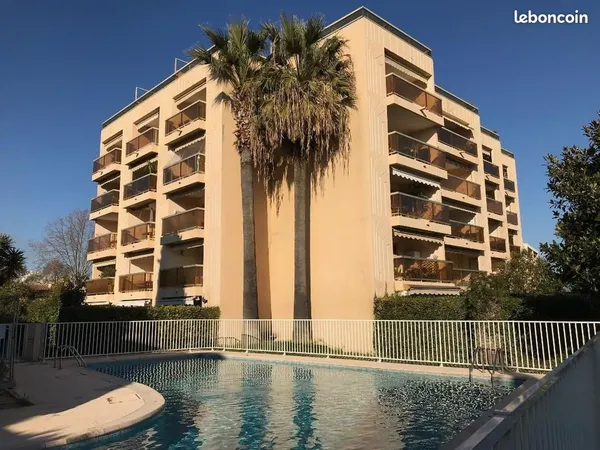 Appartement de prestige dernier étage terrasses 111 m2 et studio sur le toit