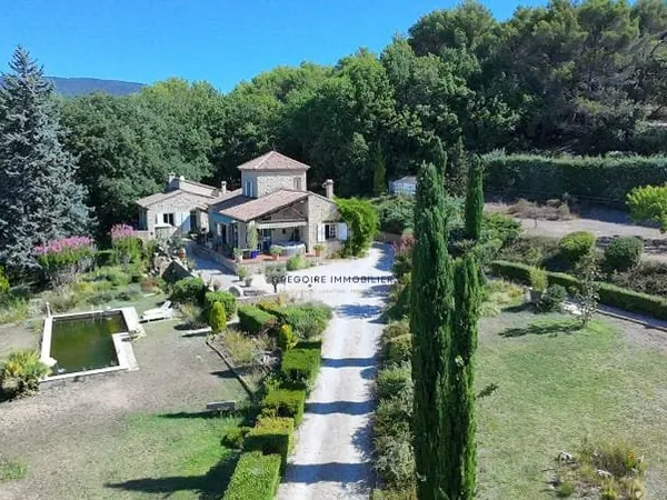 Maison 7 pièces 240 m²