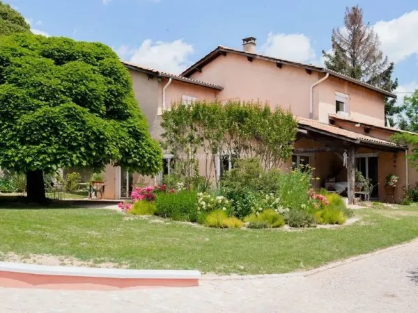 MAISON FAMIALLE A NEYRON LE HAUT -190 M²