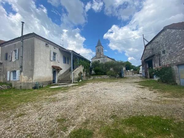 MAISON DE VILLAGE EN PIERRE AVEC GRANGE ET APPENTI EN PIERRE SUR UN TERRAIN ATTENANT DE 4912 m2. A E