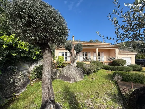 A vendre - Charmante maison individuelle 3 pièces terrasse et studio indépendant - Porto-Vecchio