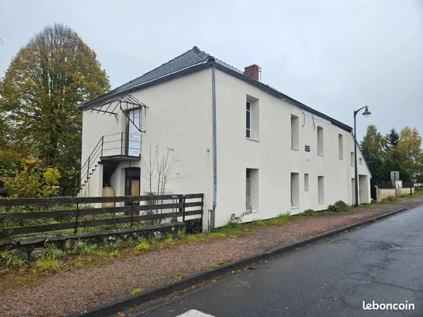 Vends maison Bourg-Lastic (1 appartement rénové + travaux pour du locatif restant)
