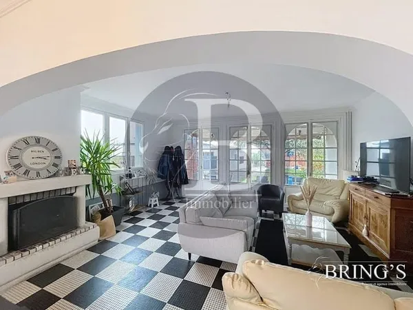 Maison 9 pièces 196 m²