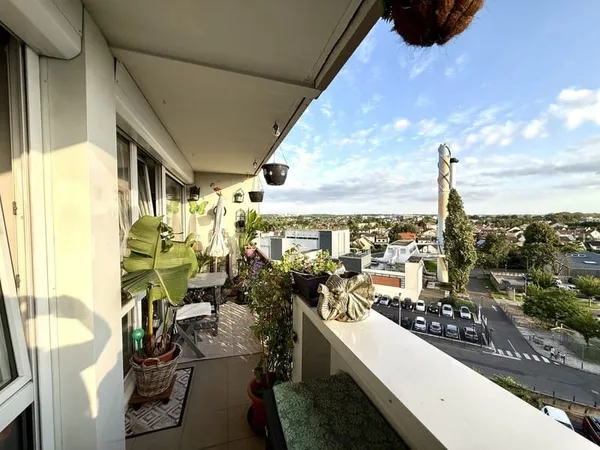 4 Pièces avec balcon proche RER et futur métro 16