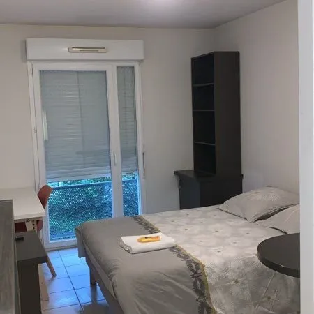 Studio meublé en face de l'hôpital Nord et Fac Médecine