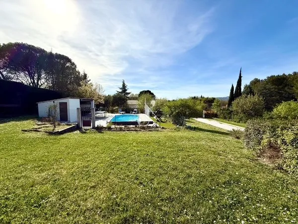 MAISON T7 DE 204M2 AVEC PISCINE ET ANNEXES SUR PARCELLE DE 2