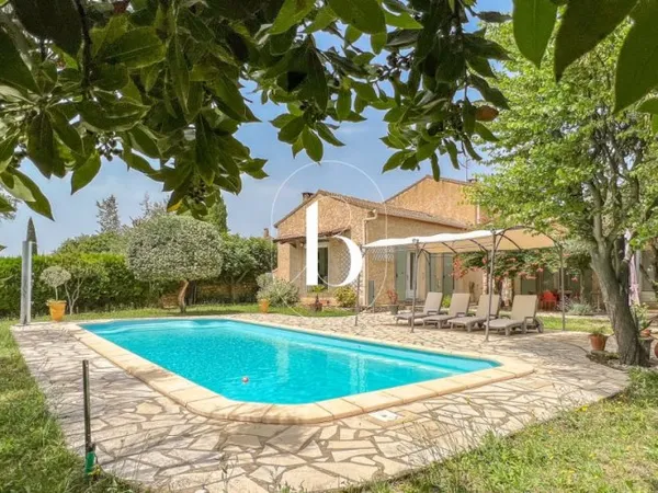 Place de port 1533 m²