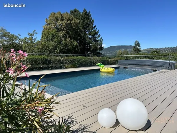 Villa 5 pièces 141 m²