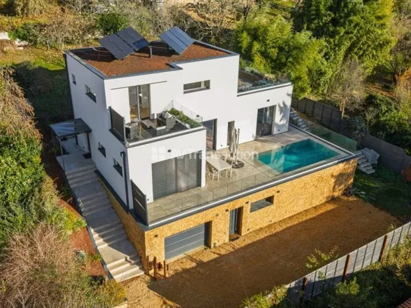 Saint Cyr au Mont d'Or Nid douillé de 204 m2 5 chambres