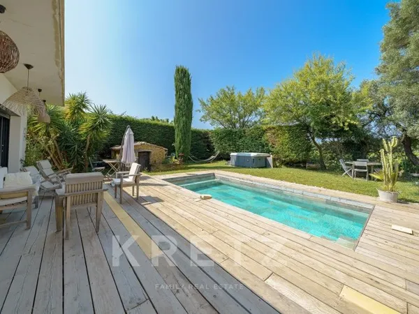 Cassis - Maison d'architecte de 232 m² - Vue vignes & mer