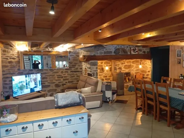 Tres belle maison en pierre fort potentiel