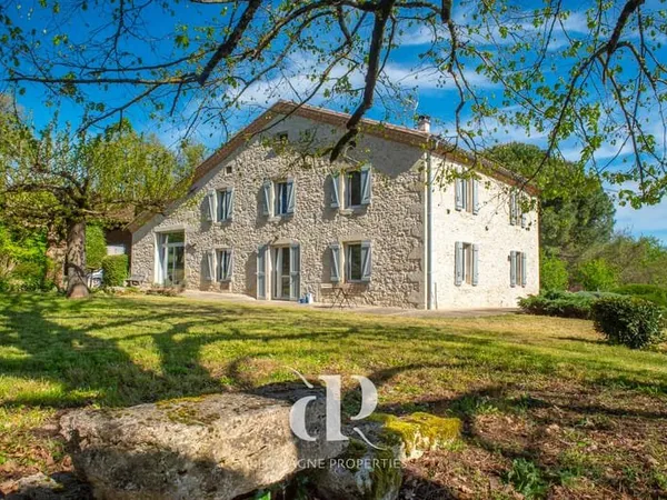 Maison de campagne rénovée à proximité des commodités