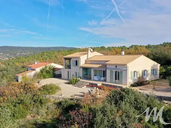 DEUX MAISONS AVEC PISCINE DOUBLE GARAGE ET VUE PANORAMIQUE