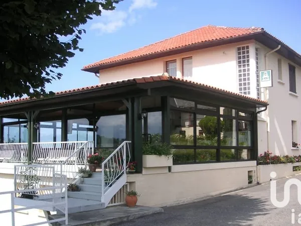 Bâtiment 917 m²