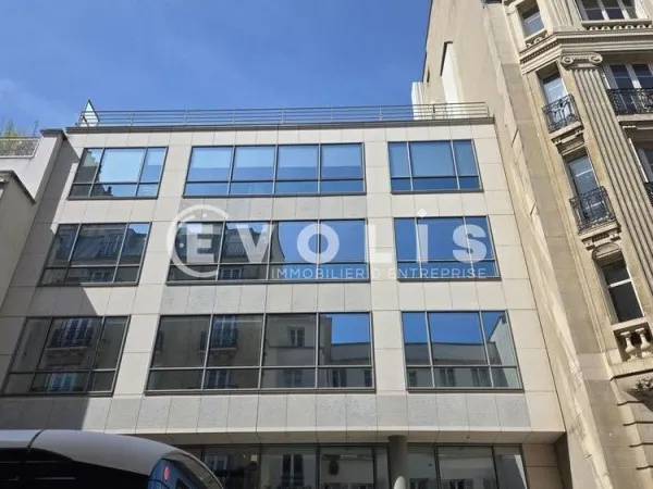 Bureaux - A LOUER - 262 m² non divisibles