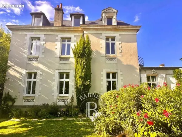 Maison 10 pièces 365 m²