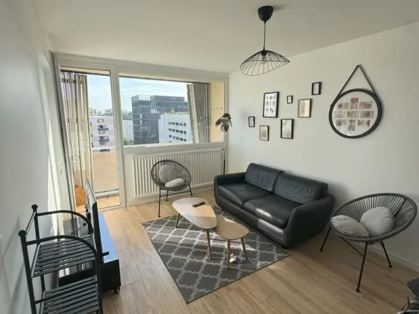 3 Chambres disponibles - COLOCATION - T4 rénové meublé - A 5 min à pied du Tram T1