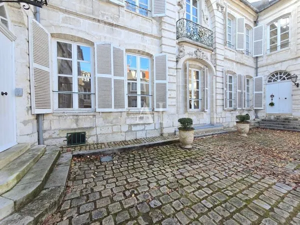 Appartement sur cour d'Hôtel particulier XVIIIème