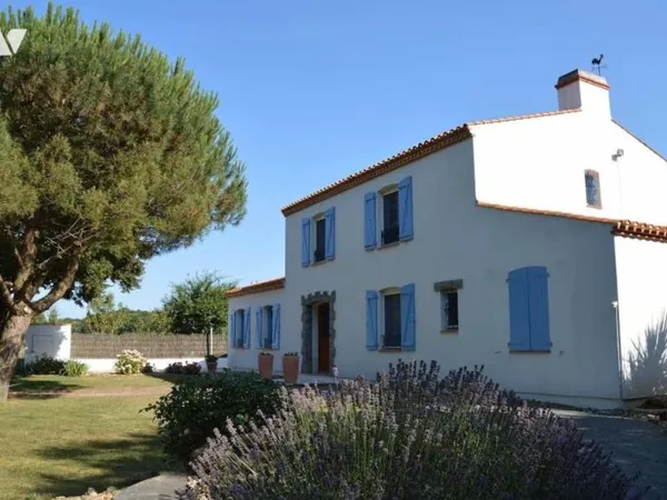 Maison 8 pièces 237 m²
