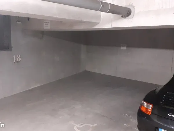 Grande place de parking (20 m²) couvert sécurisé Nantes quartier Chantenay