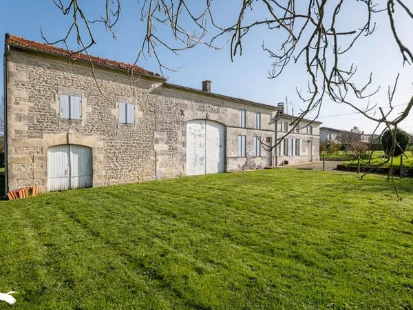 Charentaise de 5 pièces principales