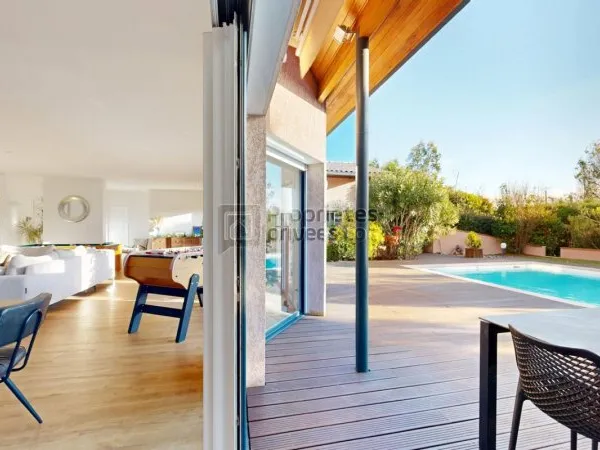 Maison d'architecte avec piscine, jacuzzi & terrain de pétanque