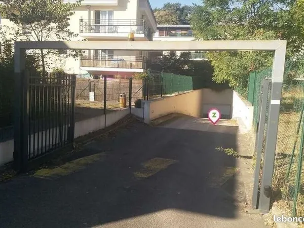 Parking Garches