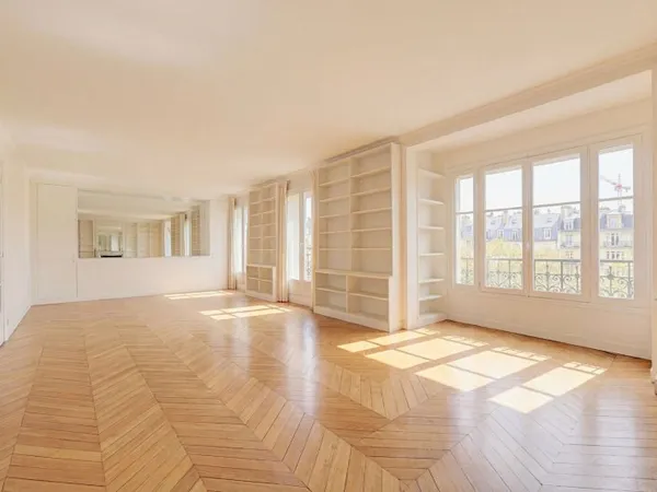 Vends appartement haussmannien avec balcon