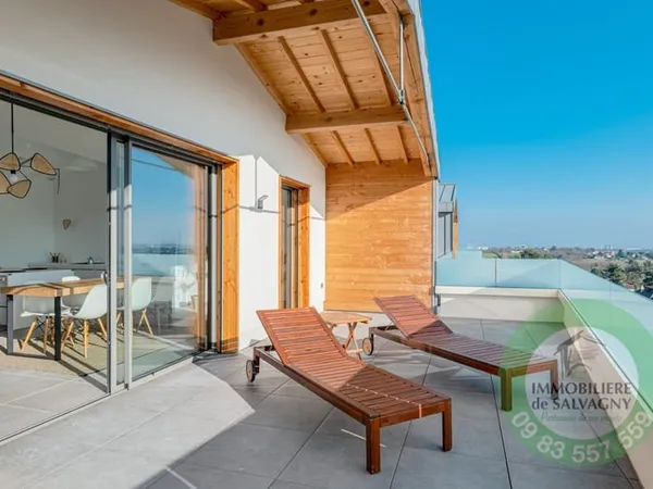 A vendre superbe T4 en duplex avec vue dégagée à La Tour de